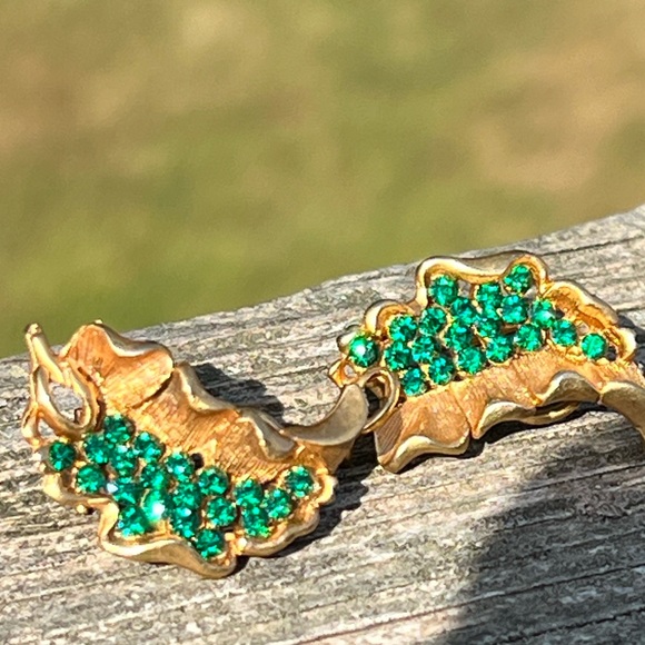 💚 Vintage Signed BSK Leaf Brooch & Clip On Green Gold Tone Earrings Set - Picture 5 of 15